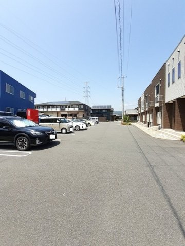 グランド　ソレイユ壱番館の駐車場