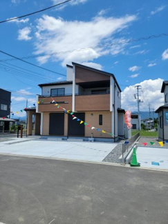 【駐車場】 | 甲府市上今井町 オール電化新築1号棟 南西角地 車並列4台