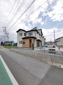 【前面道路含む現地写真】 | 建物西側