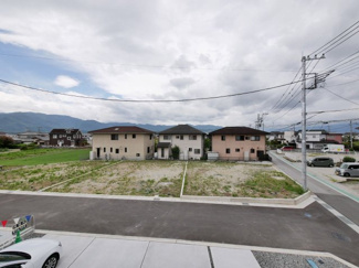 【展望】 | バルコニーから南側を望む　新築住宅がこれから建ち並び、新しい街並みを形成します。