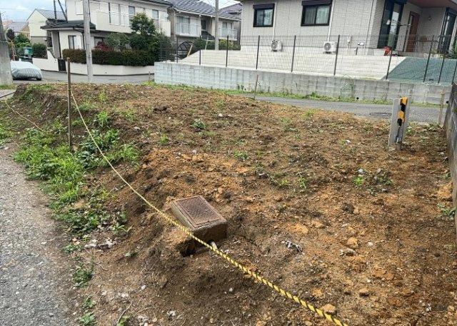 【外観】 | 土地を買う際、住む地域の自治体や福祉の補助制度にも注目してみましょう。子供や老人の医療補助やゴミ出しのルールなど、自治体によってルールに大きな違いがあるため、暮らしやすい土地で判断するとよいでしょう。