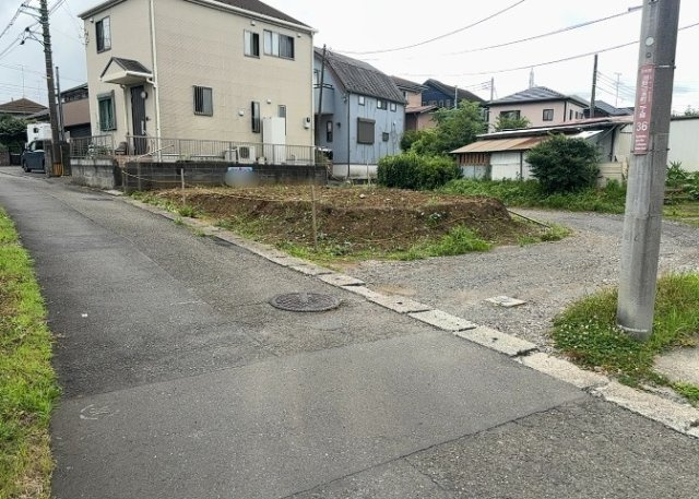 【外観】 | 隣家の土地はどうなっているのか、生活利便施設が近くにあるのか、学校まで近いかなど、お客様のライフスタイルにあわせたイメージが重要です。また、近くにあると困る施設が近くにないかも確認するといいでしょう。