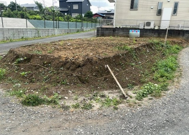【外観】 | 家を建てる前提で土地を探している場合、地盤の丈夫さは譲れない条件の一つです。地盤が脆弱だと追加工事が必要となります。また、過去に地盤沈下や液状化現象を起こした土地は、できるだけ避けた方がいいでしょう。