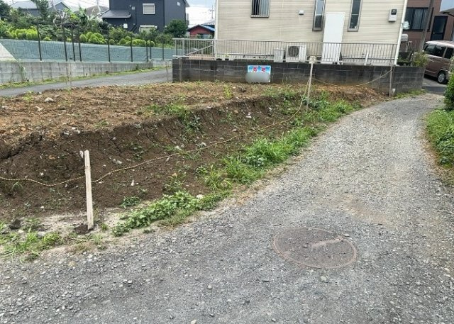 【外観】 | 人が暮らすうえで日光は大切な要素となります。日当たりの良さは譲れないポイントですね。併せて近くに大きな建築物の建築予定がないか、あるいはそれが可能な土地が近くにないか事前に確認することもお勧めします。