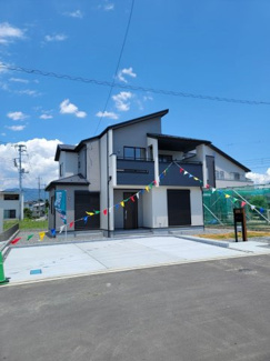 【外観】 | 甲府市上今井町 オール電化新築2号棟 南5ｍ道路 車並列3台
