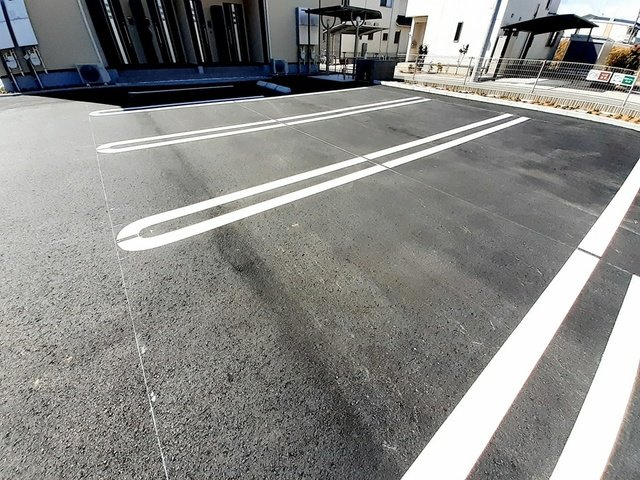 サンライズ　ワン　Ａの駐車場