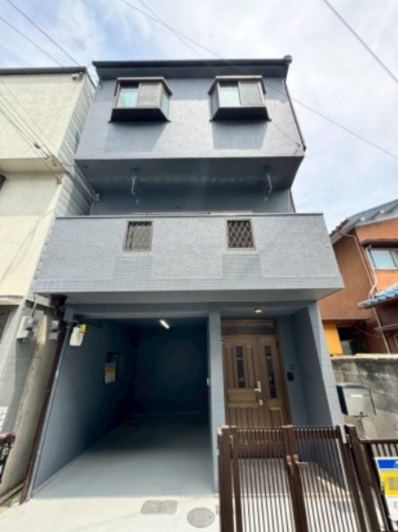 守口市橋波東之町2丁目の外観|木・鉄筋コンクリート造スレート葺3階建て
令和7年3月リフォーム済み！