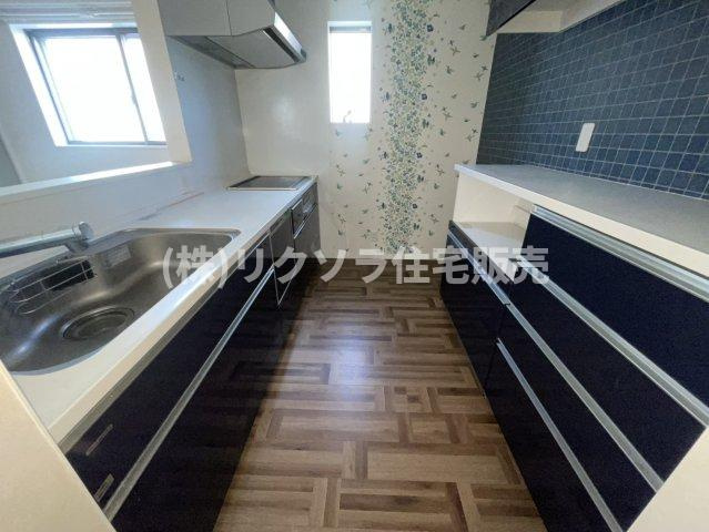 田口1丁目　中古一戸建てのキッチン|LDK18.0帖　床暖房付き
■物件内覧・資金計画相談・住宅ローン相談、リフォーム相談、お問合せ受付中■
※当日・翌日のご内覧、ご相談はお電話でのお問合せがスムーズです！