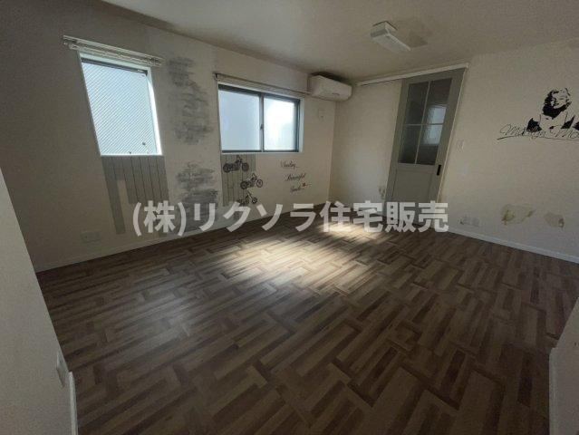 田口1丁目　中古一戸建ての居間・リビング|LDK18.0帖　床暖房付き
■物件内覧・資金計画相談・住宅ローン相談、リフォーム相談、お問合せ受付中■
※当日・翌日のご内覧、ご相談はお電話でのお問合せがスムーズです！