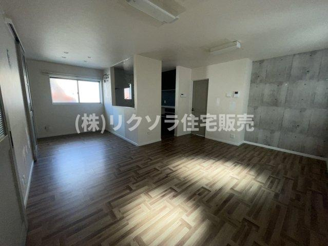 田口1丁目　中古一戸建ての居間・リビング|LDK18.0帖　床暖房付き
■物件内覧・資金計画相談・住宅ローン相談、リフォーム相談、お問合せ受付中■
※当日・翌日のご内覧、ご相談はお電話でのお問合せがスムーズです！