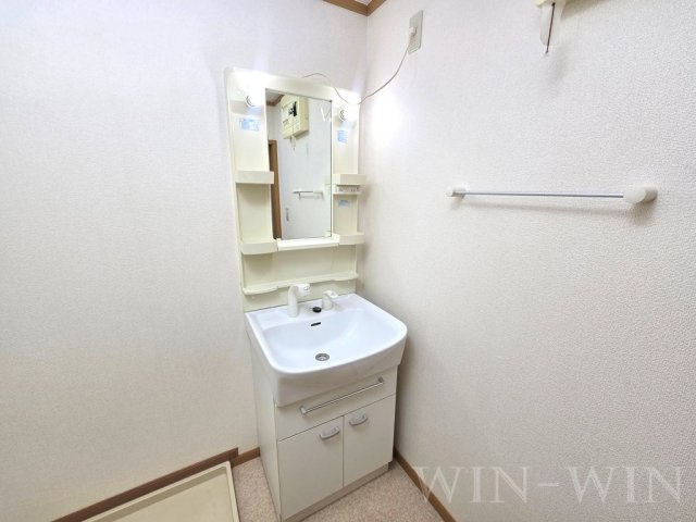 アヴァンツァーレ・イーストの独立洗面台