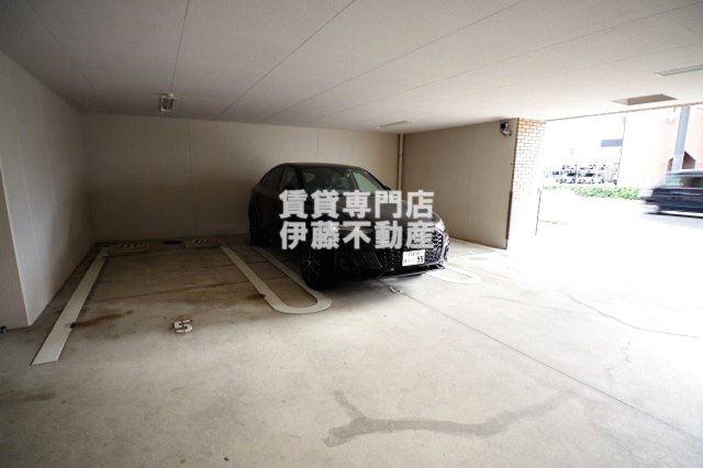 Espoir iの駐車場