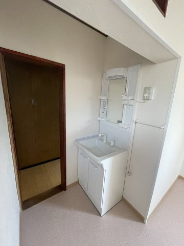 船木　中古戸建の独立洗面台