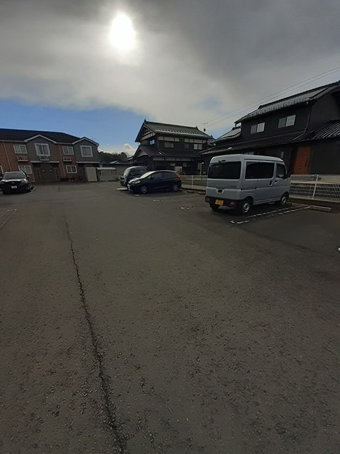 ア・ラ・モード　Ⅰの駐車場|敷地内に駐車場スペース確保しています！