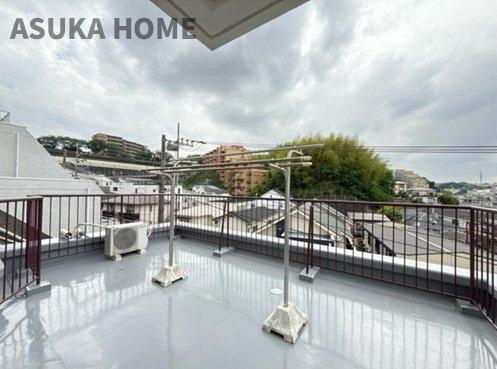 ノブビルホドガヤのバルコニー|広々としたバルコニーです