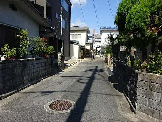 【前面道路含む現地写真】