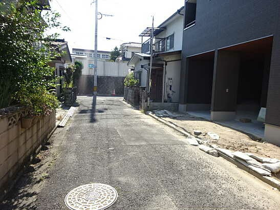 【前面道路含む現地写真】