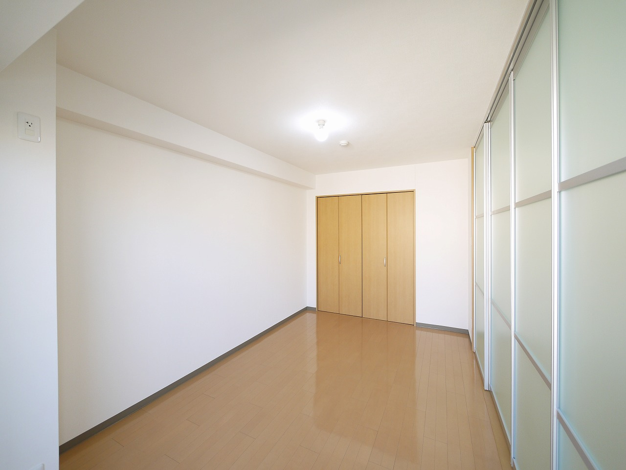 アルペンローゼの洋室|明るい洋室です