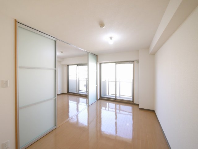 アルペンローゼの寝室|広くて明るい寝室