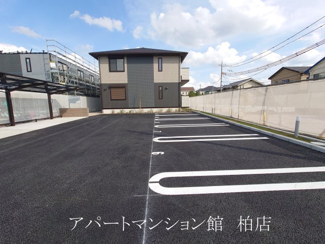 ソラーナ　フェリスの駐車場