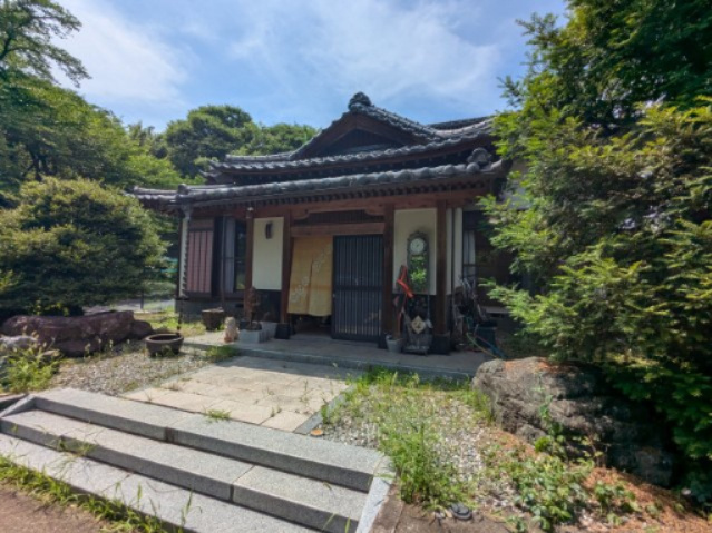 中古戸建　中里見町井ノ下の外観|重厚感のある玄関外観です。
