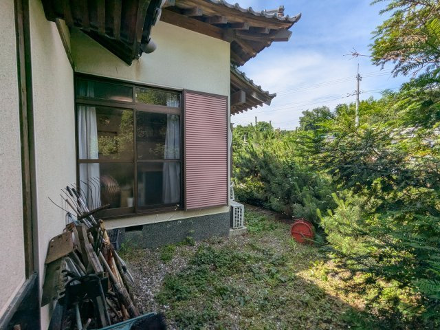 中古戸建　中里見町井ノ下の外観|緑豊かな裏庭スペース。シェードガーデンとして、物置や作業スペースなどに活用できます。