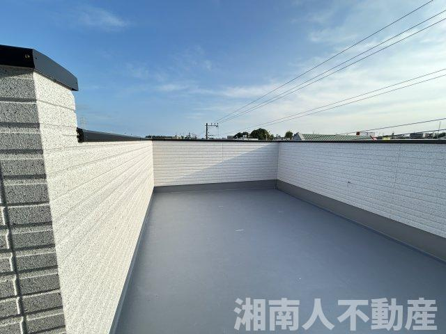 藤沢市石川２丁目５－２１新築戸建のバルコニー|外からの目が気にならないバルコニーで洗濯物が干せます