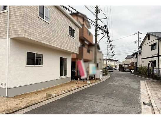 【前面道路含む現地写真】