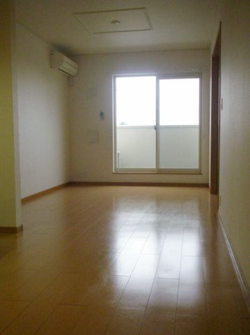 ランドマークけやきⅥ番館の居間・リビング|ゆったり過ごせる居間です