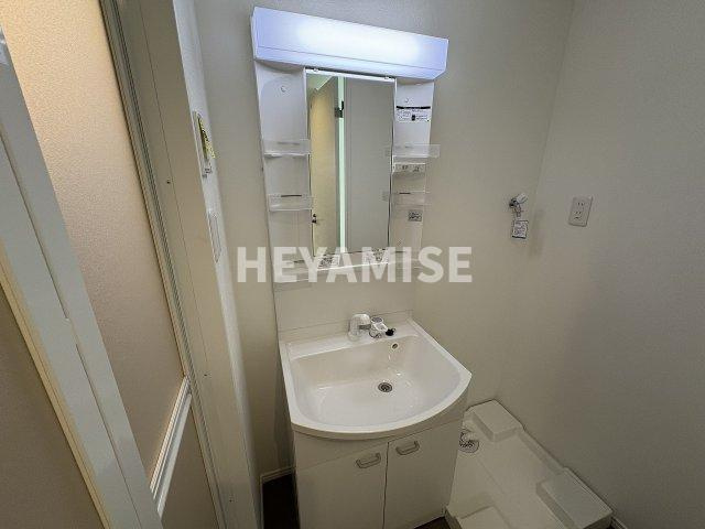 デ・クメール空港通りの洗面所|※室内画像は同物件別号室のもの