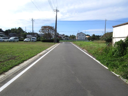 東松山市上唐子 土地724坪の前面道路含む現地写真|南側約6ｍ公道に約50ｍ接道
西側約4.7ｍ公道に約43ｍ接道