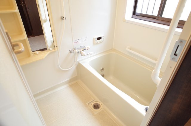 坂戸市泉町2丁目　中古戸建の浴室