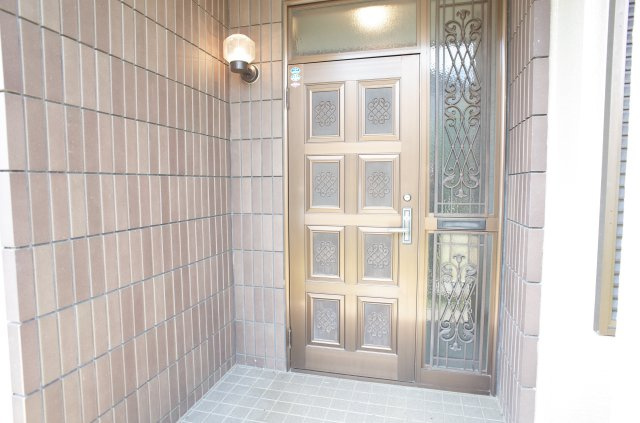 坂戸市泉町2丁目　中古戸建の玄関