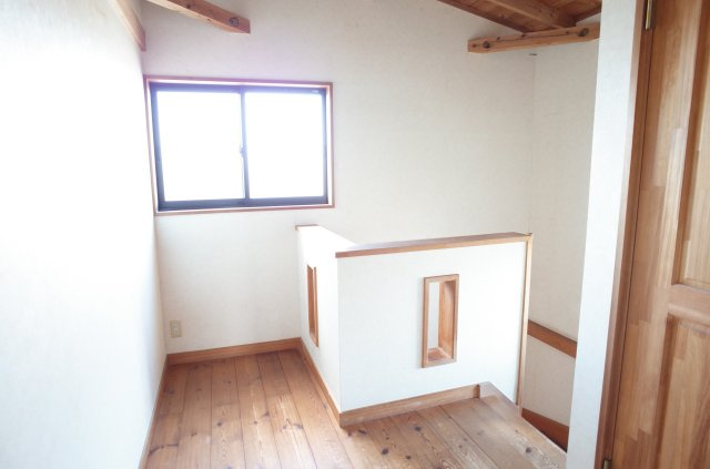 東松山市松山町1丁目　中古戸建（畑付き）の内装|階段