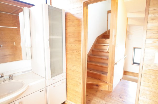 東松山市松山町1丁目　中古戸建の洗面所