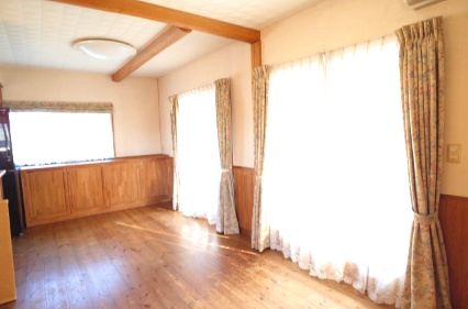 東松山市松山町1丁目　中古戸建（畑付き）の居間・リビング