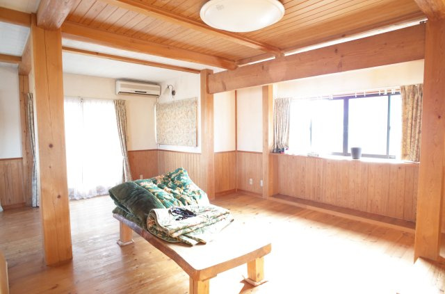 東松山市松山町1丁目　中古戸建の居間・リビング|２階 リビング