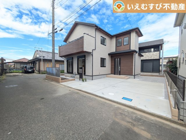 BLOOMING GARDEN　本庄市下野堂の駐車場|3台駐車可能なゆとりのカースペース
複数台車をお持ちでも、お友達が遊びに来てもゆとりの駐車スペース！