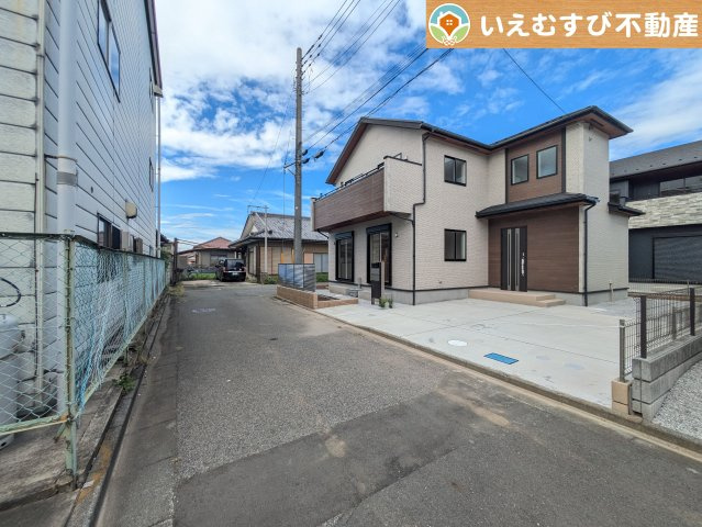 BLOOMING GARDEN　本庄市下野堂の前面道路含む現地写真|充分な広さの4.2ｍ前面道路
間口が広くお車の出し入れも問題なく行えるスペースが確保されています♪