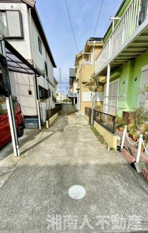 平塚市纏　中古戸建の前面道路含む現地写真|前面道路含む現地写真です