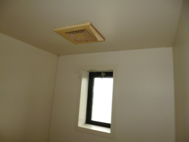 サンキャロットＡの浴室|浴室窓・換気扇