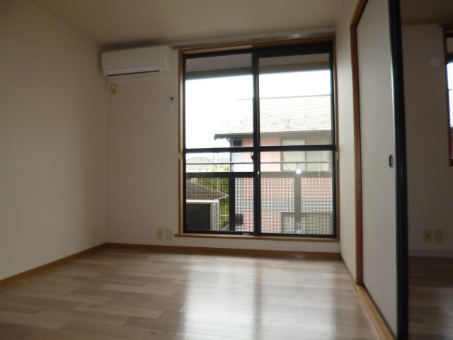 サンキャロットＡの居間・リビング|洋室