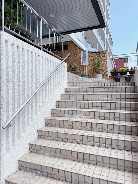 室町スカイハイツのエントランス