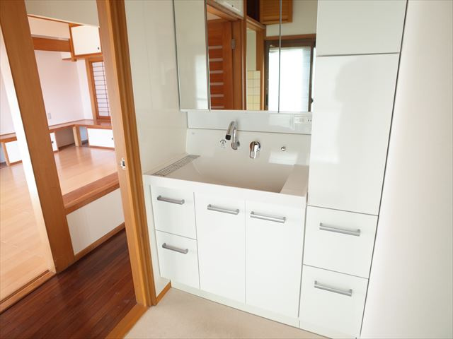 東松山市松葉町3丁目　中古戸建の独立洗面台