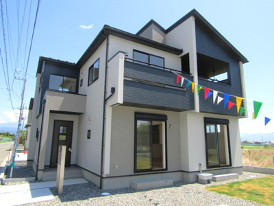 【外観】 | ブルーミングガーデン南アルプス市寺部3期　2号棟 | おしゃれな外観です