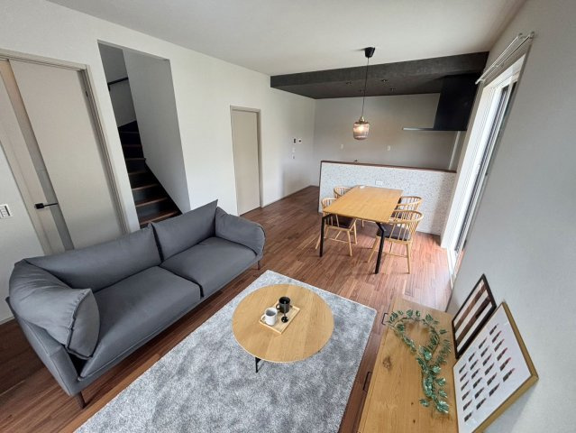 久留米市合川町11号地の居間・リビング|家族が集まる中心となるリビング・ダイニング。団らんする姿が浮かびますね♪