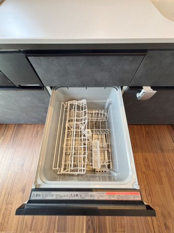 久留米市合川町11号地のキッチン|食洗器付で家事が時間短縮できます。