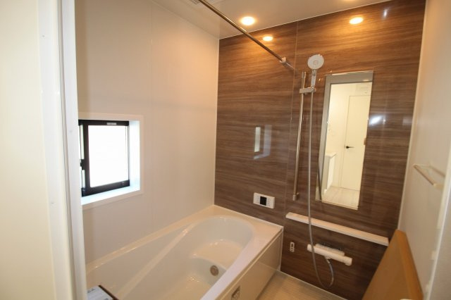 香美市土佐山田町宝町4丁目　3号棟（全5区画）　新築戸建の浴室