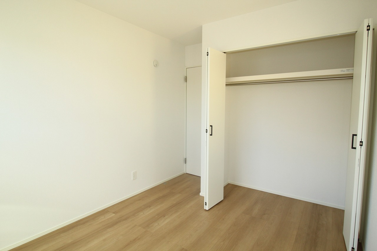 香美市土佐山田町宝町4丁目　3号棟　【内覧可能】（全5区画）　新築戸建の収納|2F　南東の部屋　5.25帖