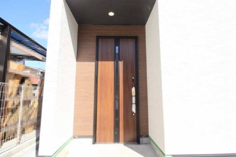 香美市土佐山田町宝町4丁目　3号棟（全5区画）　新築戸建の玄関